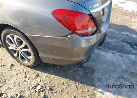 2017 Mercedes-Benz C 300 4Matic из США, поврежденный, VIN 55SWF4KB7HU215692